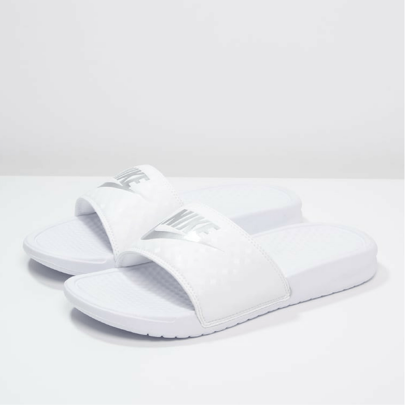 Nike-Claquettes-Benassi-Just-Do-It-Femme-blanc-white