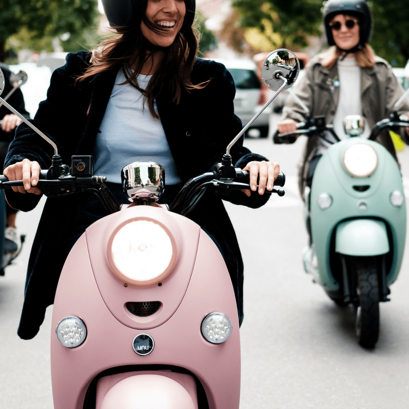 Scooter-unu-pastel-electrique