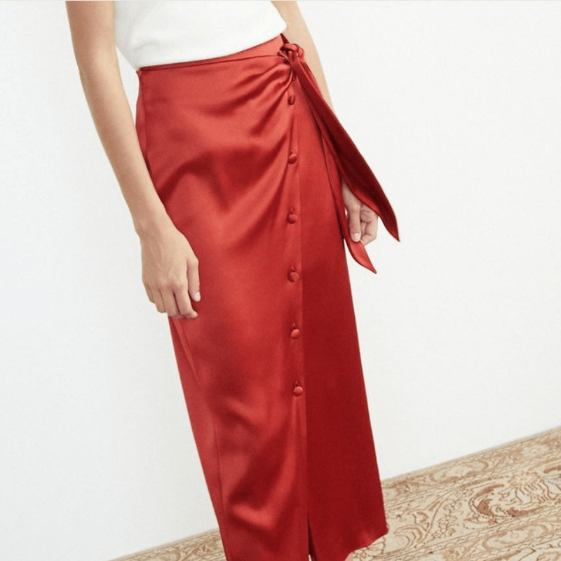 jupe-portefeuille-satin-rouge-nanushka