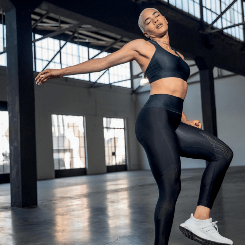 tenue-sport-fitness-primeknit-lux-adidas-danse