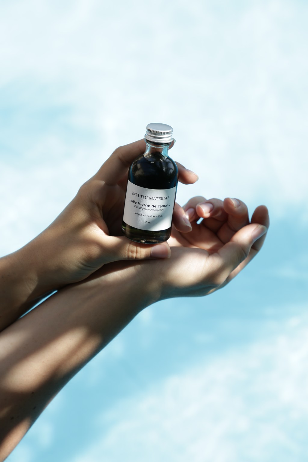 Intuitu Materiae : bien plus qu&rsquo;une huile de beauté, un réconfort pour&nbsp;chacun.e