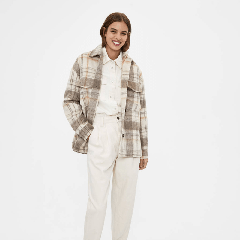 veste-sur-chemise-tendance-mode-carreaux-bershka