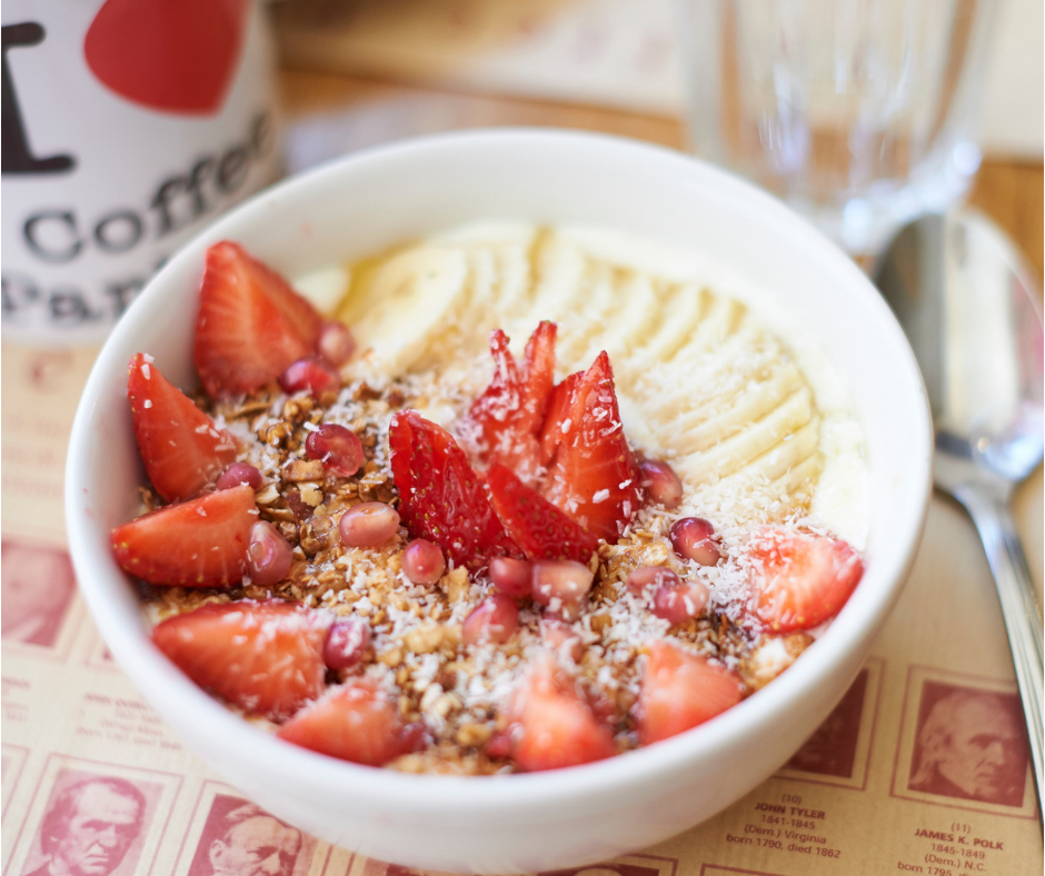 coffee-parisien-brunch-healthy-granola-bowl.png