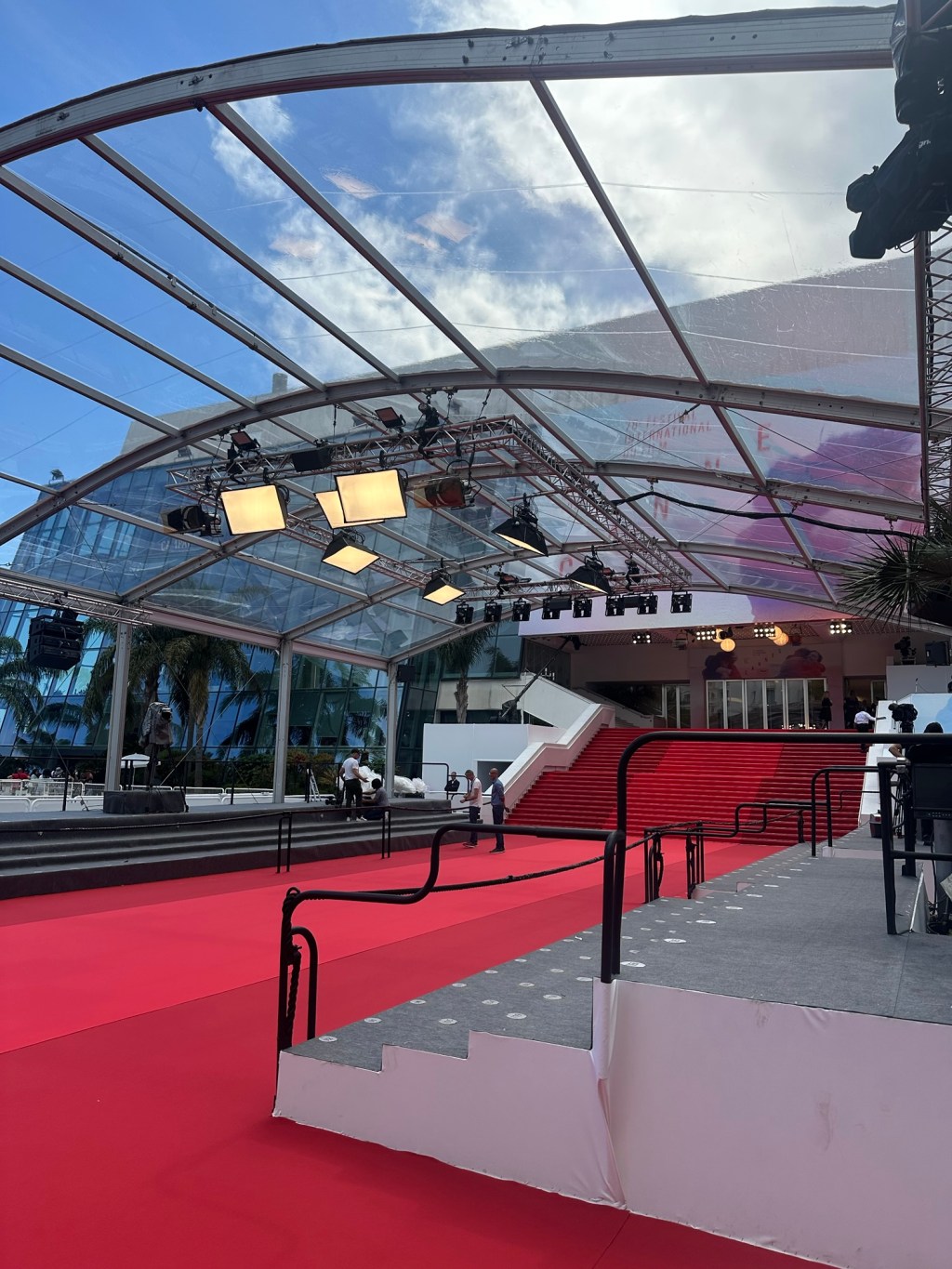 Cannes 2025 : Partir un jour en ouverture du&nbsp;Festival